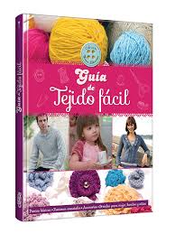 Guía de tejido fácil le abrirá las puertas al maravilloso mundo
del tejido a dos agujas. Sus explicaciones paso a paso, le
permitirán realizar tejidos tan hermosos y modernos que la
sorprenderán. Comience a tejer, de la mano de útiles consejos y
guías detalladas, sus más hermosos proyectos.