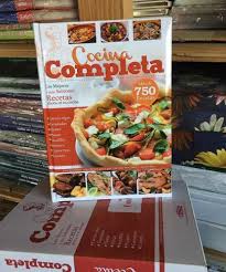 • Ideal para que la familia pueda innovar el menú diario, para aquellos que quieren dar sus primeros pasos entre ollas y sartenes, y también para quienes viven solos y desean comer bien y variado. • Una obra práctica a la hora de organizar eventos y reuniones familiares; y para ser utilizada también por microemprendedores y todo aquel que desee brindar un servicio de catering en fiestas.