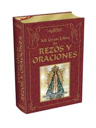 Oraciones para cada momento de
nuestra vida: para agradecer, pedir,
reflexionar...
• Su práctico tamaño permite llevarlo a
todos lados y disfrutar de su compañía.
• Un libro para fortalecer la fe y afrontar
la vida con alegría y esperanza.