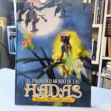 • Amenos textos que revelan interrogantes, secretos, curiosidades y misterios sobre este maravilloso mundo. • Gracias a la realidad aumentada, los personajes y escenarios cobran vida. • Fomenta el amor a la literatura y los libros, convirtiendo a nuestros pequeños en ávidos lectores
