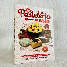 • La obra ofrece más de 200 recetas de tortas, masas, galletas
y demás delicias especialmente pensadas
para los amantes de la pastelería artesanal.
• Incluye delicias tradicionales de varios países de América
Latina como México, Perú, Paraguay, Argentina y Uruguay.
• Contiene la sección “Pequeñas Dulzuras” con la tendencia
actual en cupcakes, cookies y cakepops, que causan furor
en fiestas y reuniones.