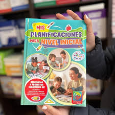 Una obra creada para docentes de nivel inicial, dividida en las cuatro áreas básicas de aprendizaje: Prácticas del lenguaje, Matemática, Formación personal y social, y Ambiente Natural y Social. • Incluye actividades presentadas con sus recursos y el desarrollo bien detallado, para que se puedan poner en práctica directamente.